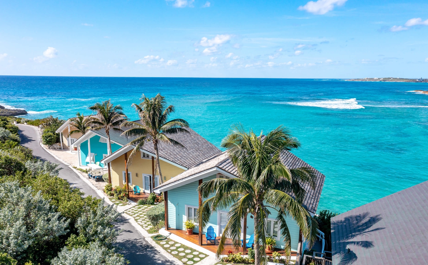 Houses for rent at The Abaco Club overlooking the Bahamian sea