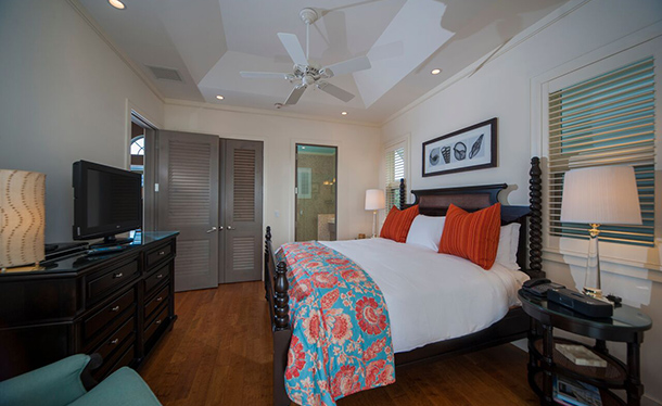 Beachfront house bedroom on Winding Bay Bahamas